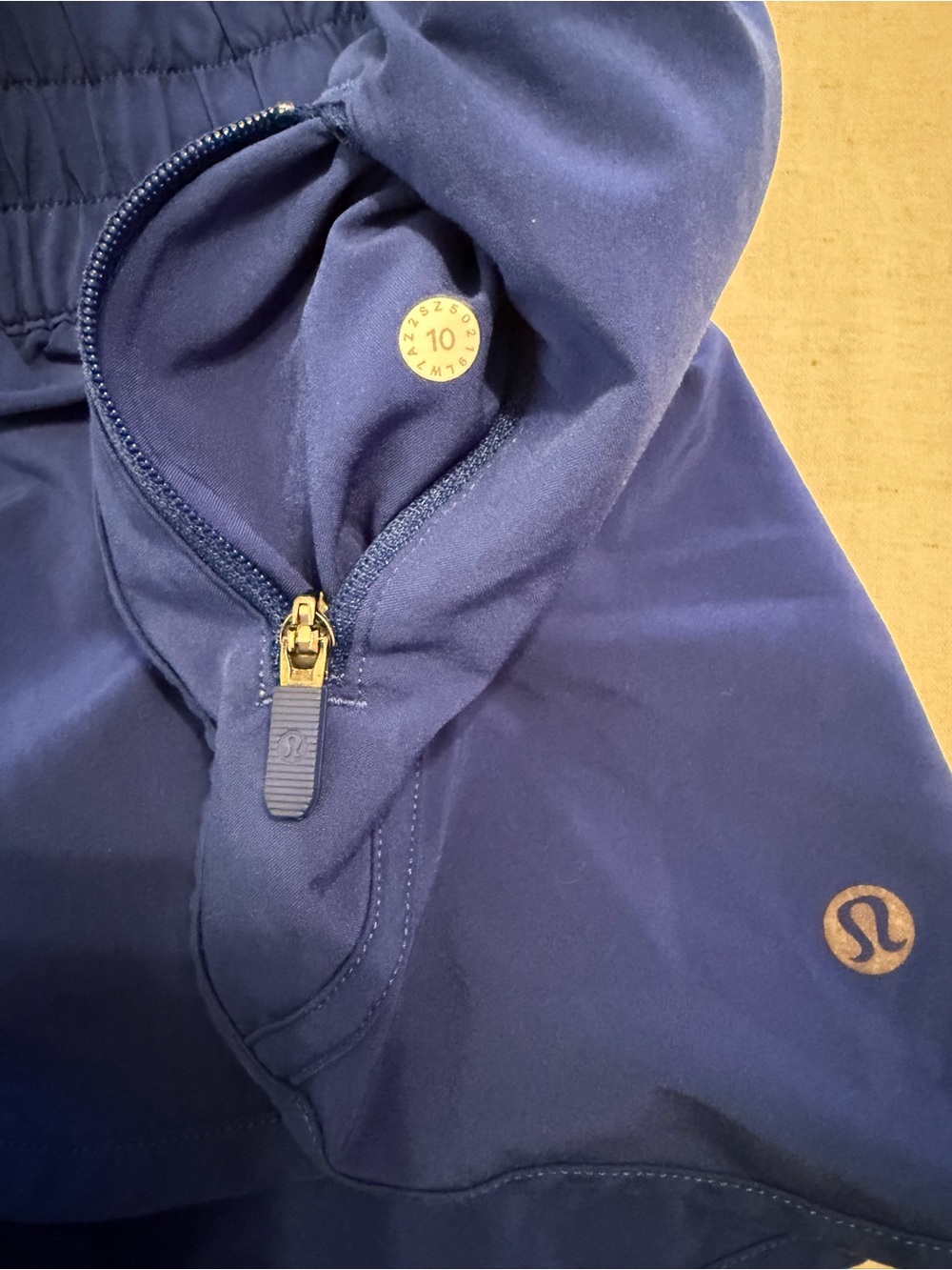 Lululemon Tracker Short V Low Rise 4" - Picture 3 of 4